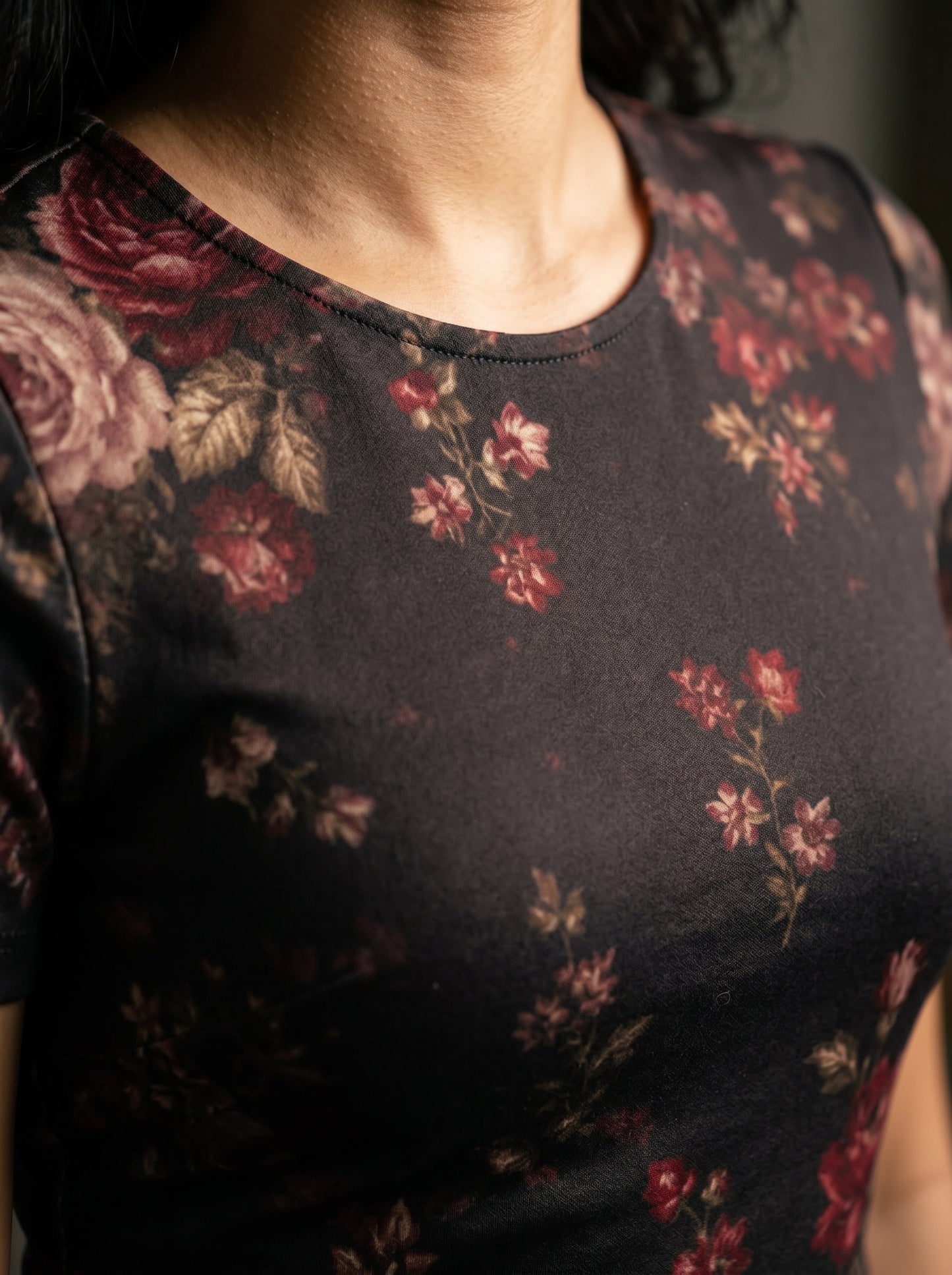 Elegant Dark Floral Seamless Pattern – Burgundy Rose Print for Women’s A-Line Dress