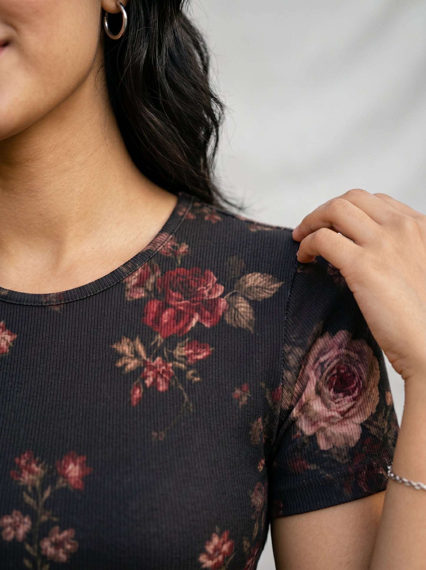 Elegant Dark Floral Seamless Pattern – Burgundy Rose Print for Women’s A-Line Dress